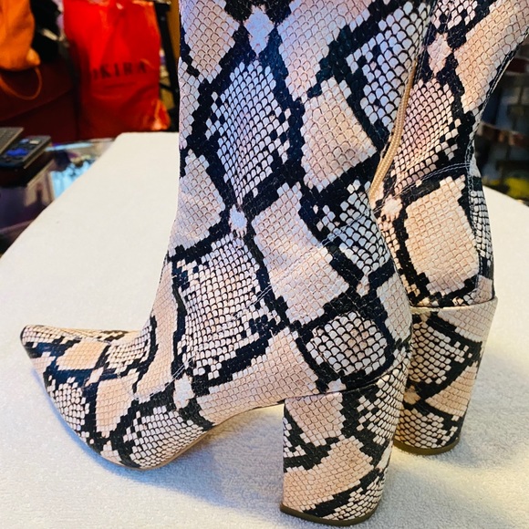 PrettyLittleThing Shoes - Almost Brand New Boots By  PRETTY LITTLE THING - box 23